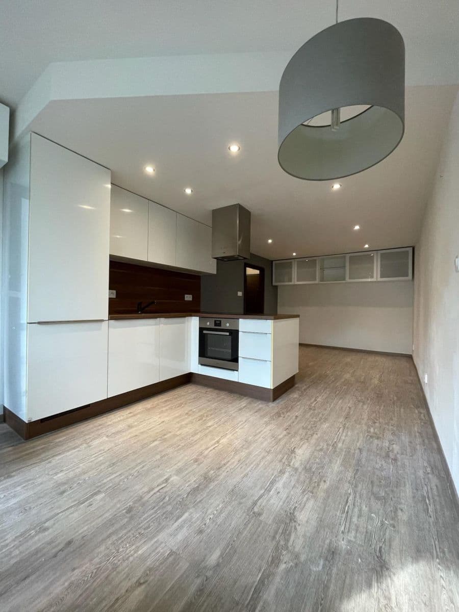 Prenájom bytu 2-izbový 44 m², Pospíchalova, Praha, Praha Prenájom bytu 2-izbový 44 m², Pospíchalova, Praha, Praha