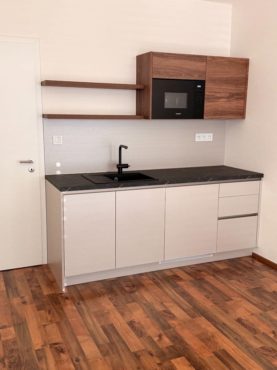 Prenájom bytu 5-izbový 153 m², Na Perštýně, Liberec, Liberecký kraj Prenájom bytu 5-izbový 153 m², Na Perštýně, Liberec, Liberecký kraj