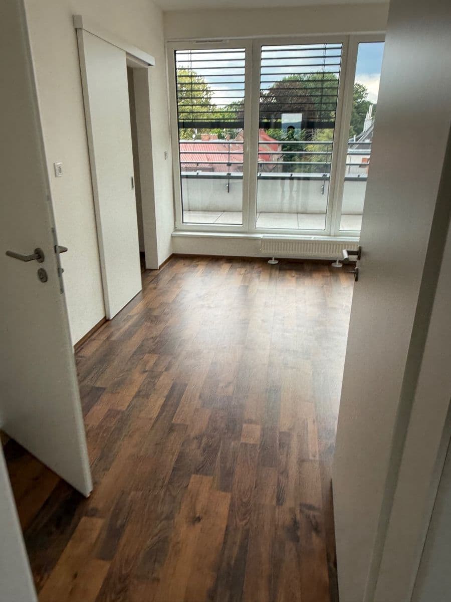 Prenájom bytu 5-izbový 153 m², Na Perštýně, Liberec, Liberecký kraj Prenájom bytu 5-izbový 153 m², Na Perštýně, Liberec, Liberecký kraj