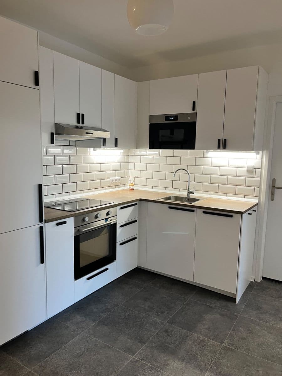 Prenájom bytu 2-izbový 52 m², Puškinovo náměstí, Praha, Praha Prenájom bytu 2-izbový 52 m², Puškinovo náměstí, Praha, Praha