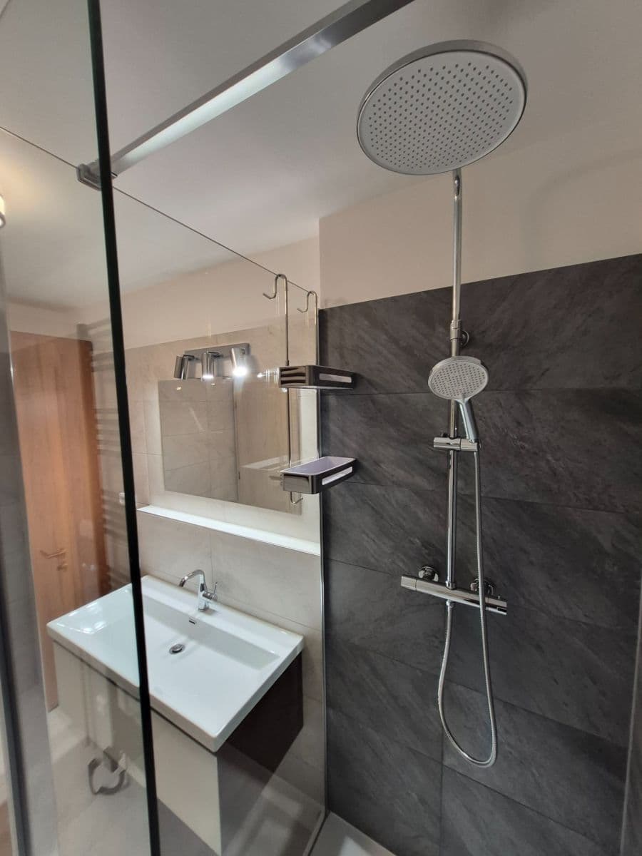 Prenájom bytu 3-izbový 80 m², Běhounkova, Praha, Praha Prenájom bytu 3-izbový 80 m², Běhounkova, Praha, Praha