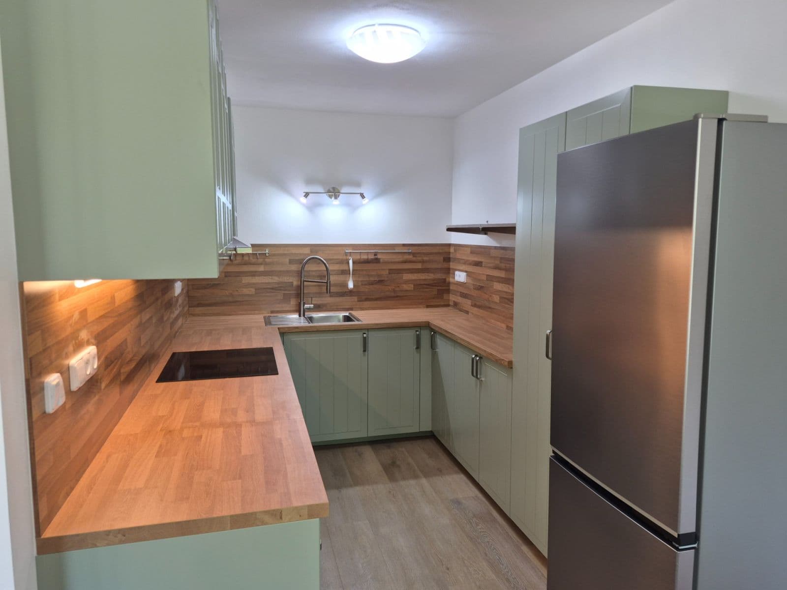 Prenájom bytu 3-izbový 80 m², Běhounkova, Praha, Praha Prenájom bytu 3-izbový 80 m², Běhounkova, Praha, Praha