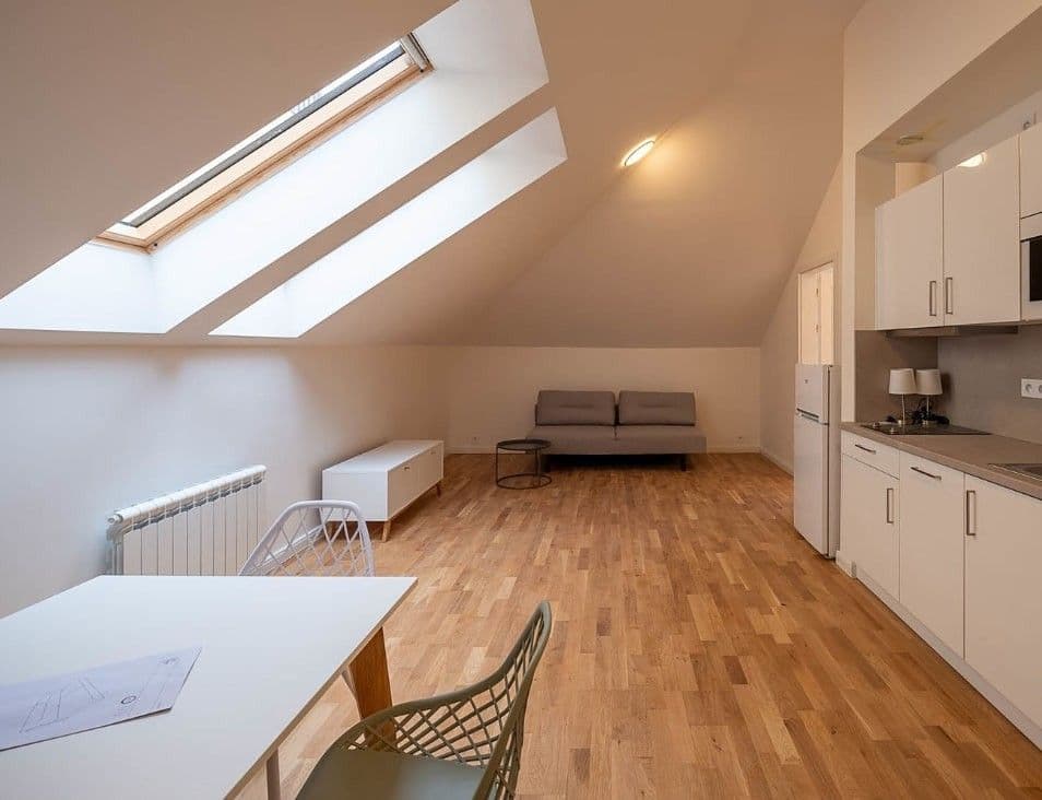 Prenájom bytu 2-izbový 70 m², Varšavská, Praha, Praha Prenájom bytu 2-izbový 70 m², Varšavská, Praha, Praha