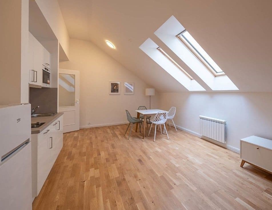 Prenájom bytu 2-izbový 70 m², Varšavská, Praha, Praha Prenájom bytu 2-izbový 70 m², Varšavská, Praha, Praha