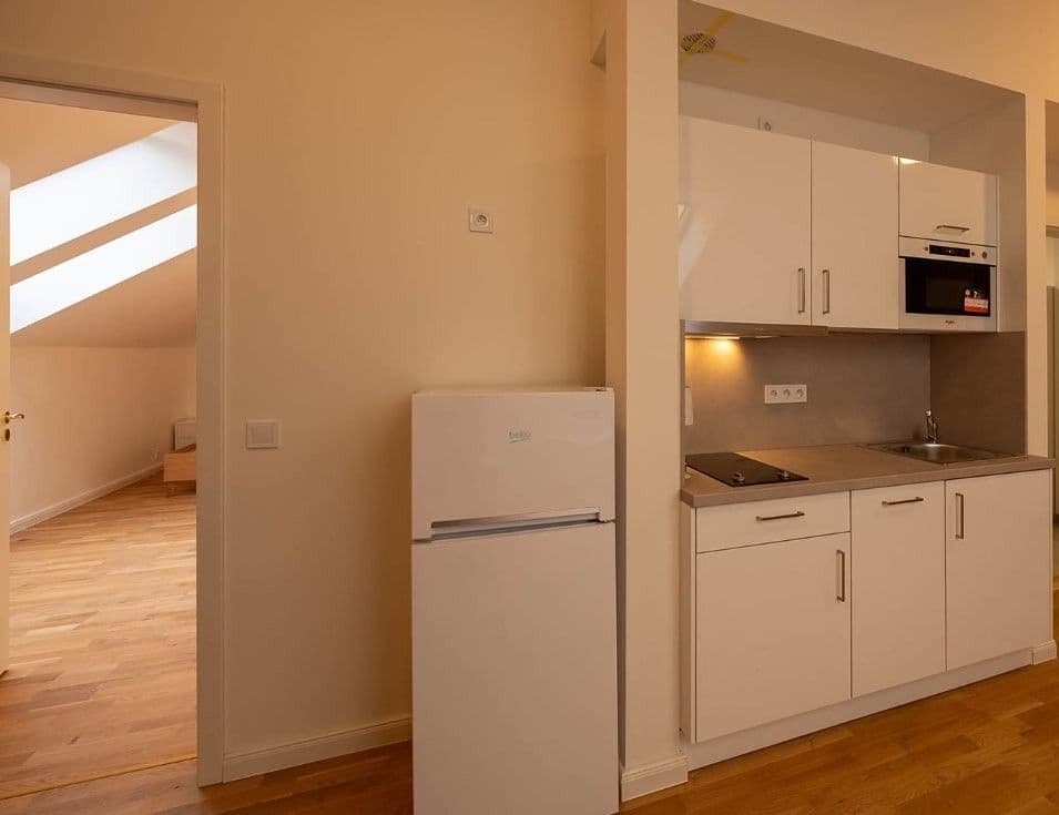 Prenájom bytu 2-izbový 70 m², Varšavská, Praha, Praha Prenájom bytu 2-izbový 70 m², Varšavská, Praha, Praha