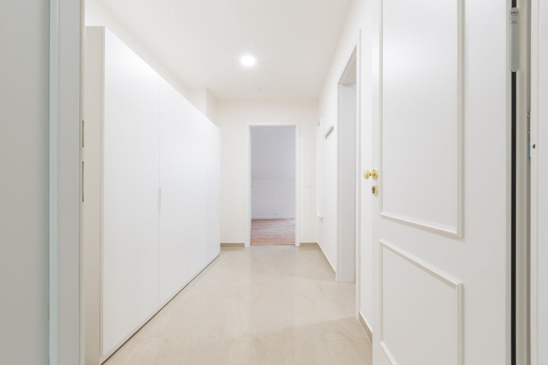 Prenájom bytu 2-izbový 70 m², Varšavská, Praha, Praha Prenájom bytu 2-izbový 70 m², Varšavská, Praha, Praha