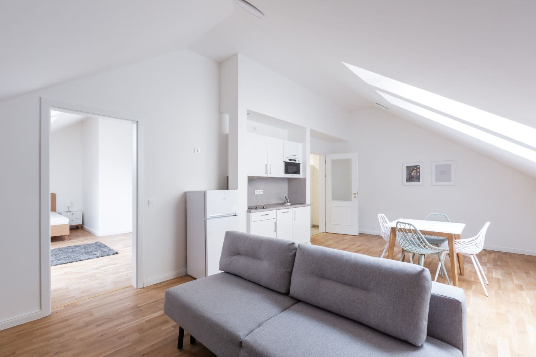 Prenájom bytu 2-izbový 70 m², Varšavská, Praha, Praha Prenájom bytu 2-izbový 70 m², Varšavská, Praha, Praha