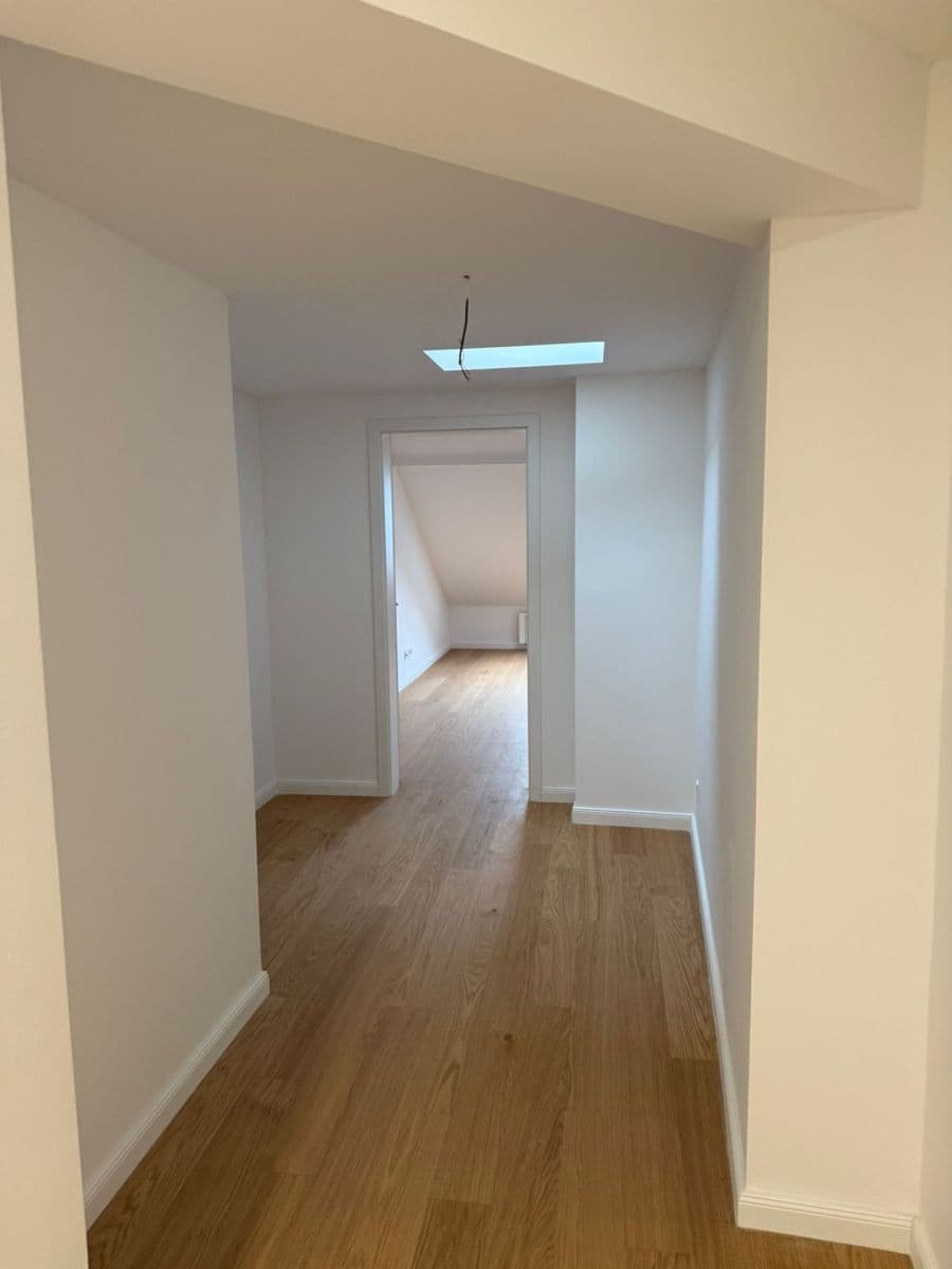 Prenájom bytu 2-izbový 82 m², Korunní, Praha, Praha Prenájom bytu 2-izbový 82 m², Korunní, Praha, Praha