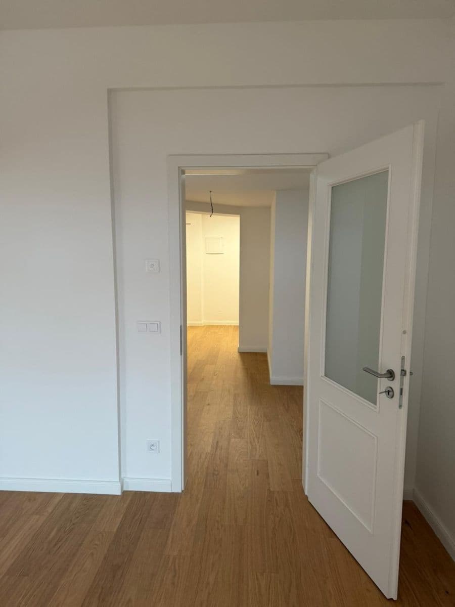 Prenájom bytu 2-izbový 82 m², Korunní, Praha, Praha Prenájom bytu 2-izbový 82 m², Korunní, Praha, Praha