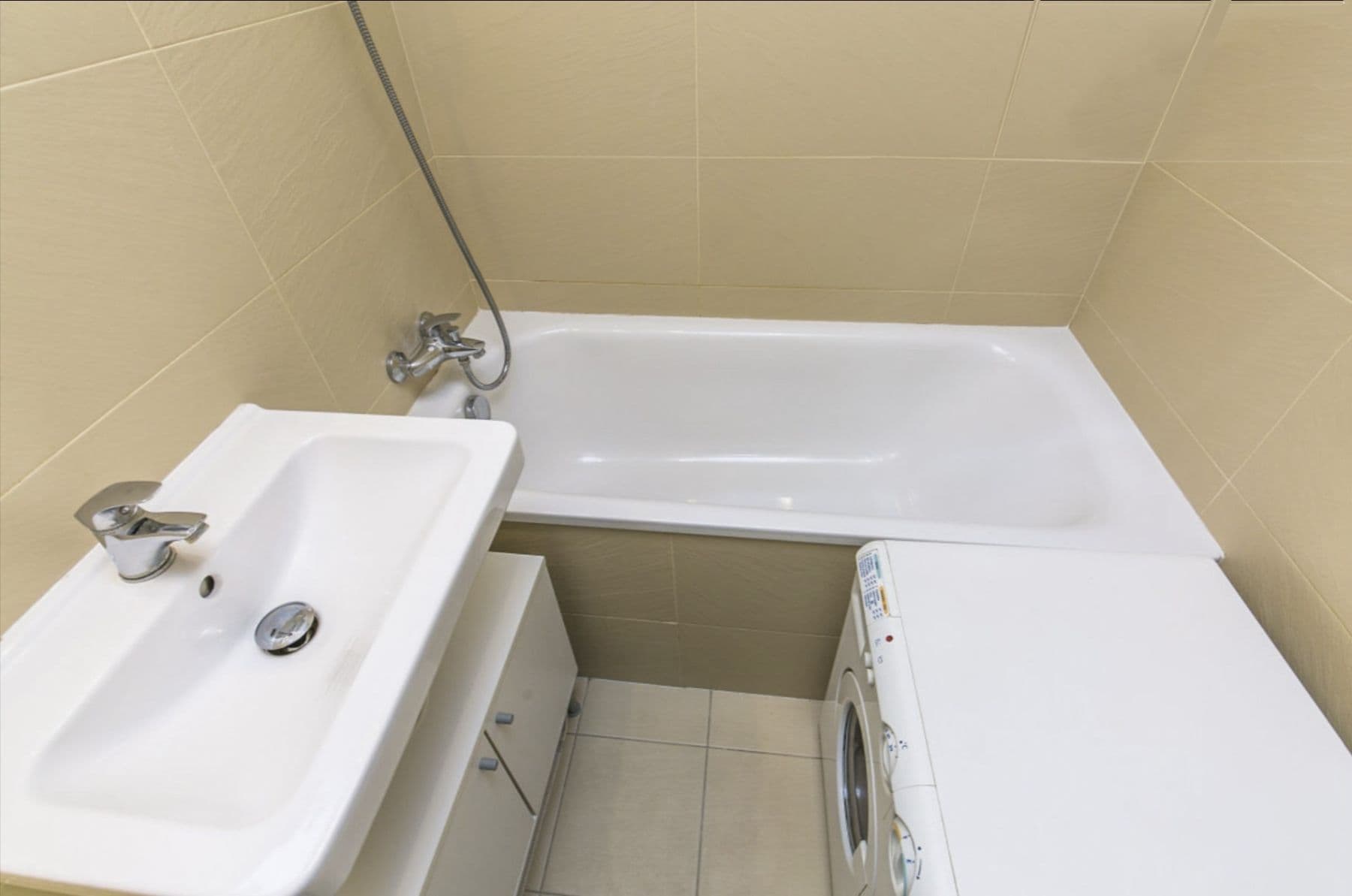 Prenájom bytu 1-izbový 36 m², Na Vrcholu, Praha, Praha Prenájom bytu 1-izbový 36 m², Na Vrcholu, Praha, Praha