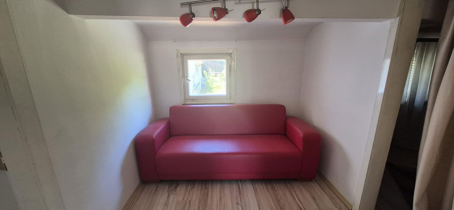 Predaj domu 153 m², pozemok 512 m², Mühlacker, Bádensko-Wurttembersko Predaj domu 153 m², pozemok 512 m², Mühlacker, Bádensko-Wurttembersko