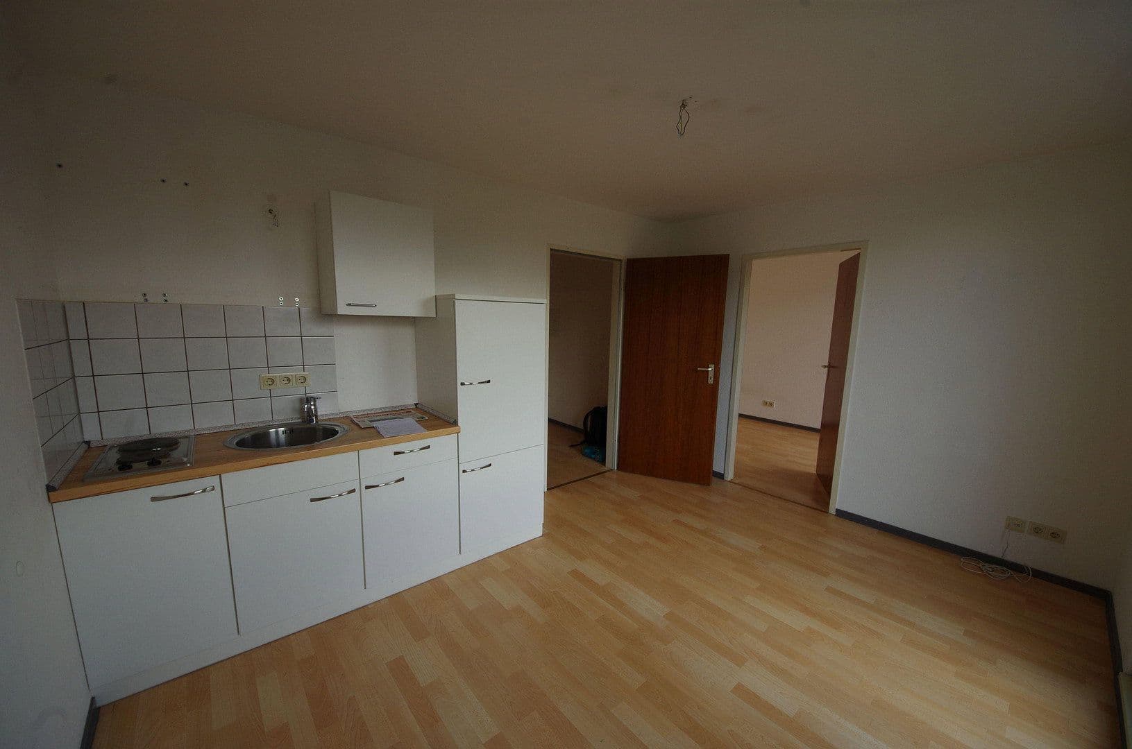 Prenájom bytu 2-izbový 32 m², Himmelgeisterstr. 85, Düsseldorf, Severné Porýnie - Westfálsko Prenájom bytu 2-izbový 32 m², Himmelgeisterstr. 85, Düsseldorf, Severné Porýnie - Westfálsko