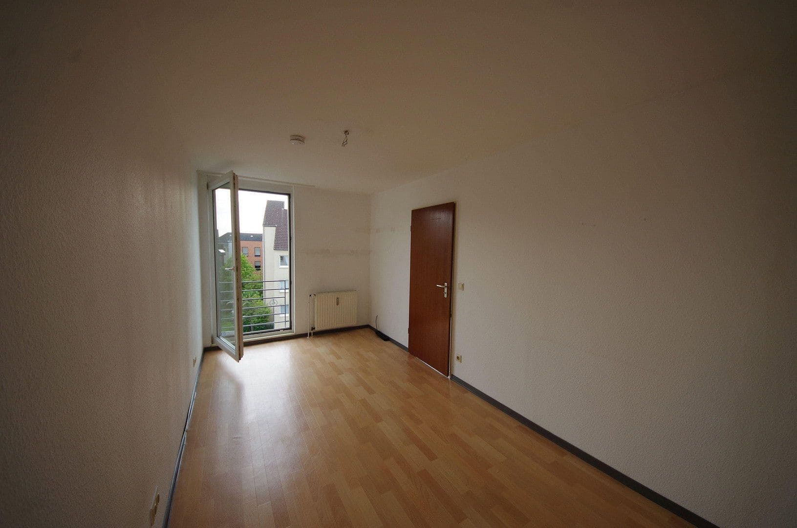 Prenájom bytu 2-izbový 32 m², Himmelgeisterstr. 85, Düsseldorf, Severné Porýnie - Westfálsko Prenájom bytu 2-izbový 32 m², Himmelgeisterstr. 85, Düsseldorf, Severné Porýnie - Westfálsko