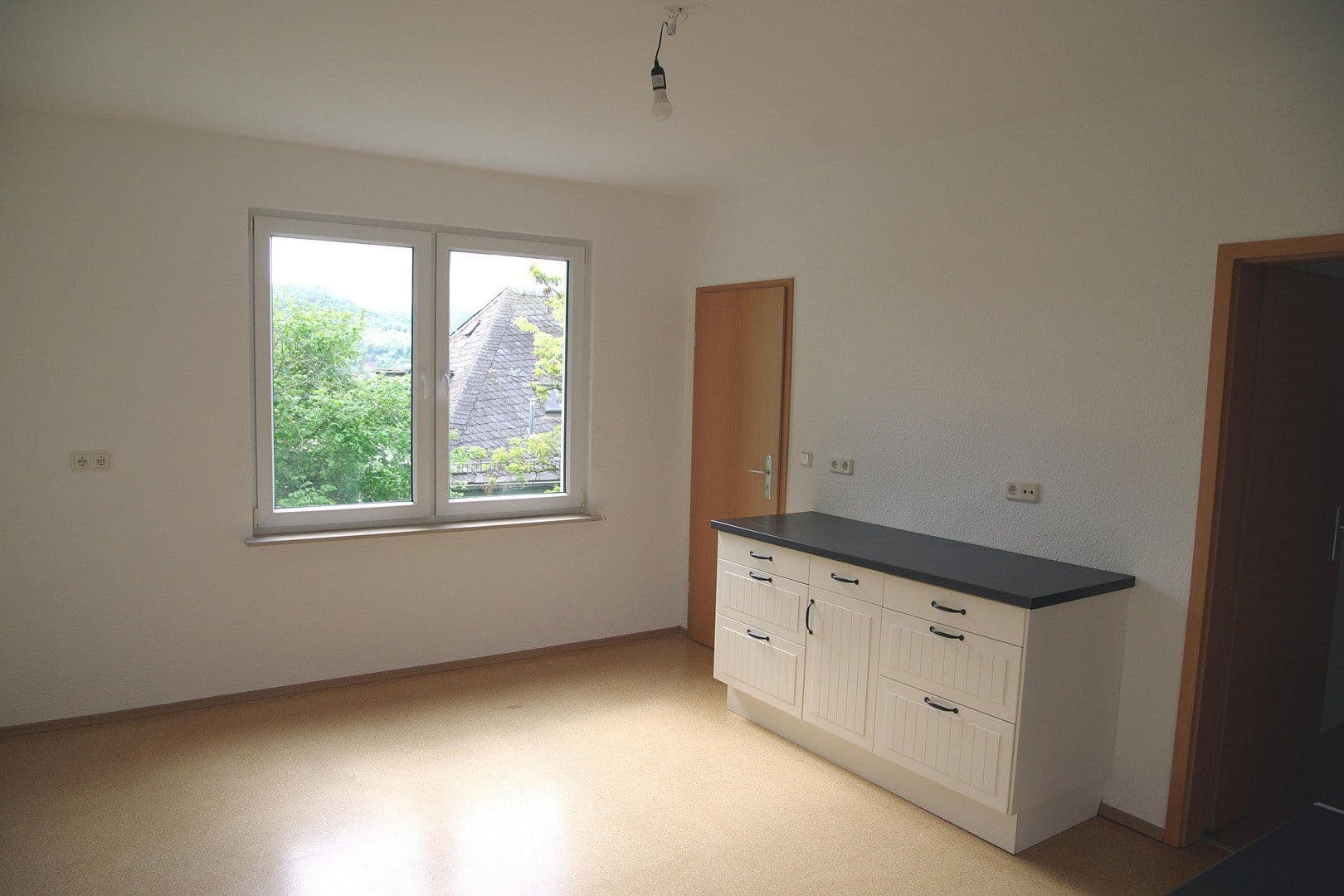 Prenájom bytu 2-izbový 89 m², Hilgenfeldweg 6, Jena, Durínsko Prenájom bytu 2-izbový 89 m², Hilgenfeldweg 6, Jena, Durínsko