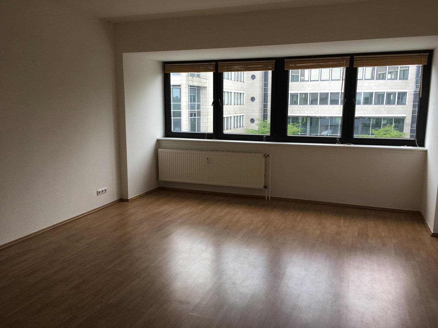 Prenájom bytu 1-izbový 45 m², Monschauer Str. 13, Düsseldorf, Severné Porýnie - Westfálsko Prenájom bytu 1-izbový 45 m², Monschauer Str. 13, Düsseldorf, Severné Porýnie - Westfálsko