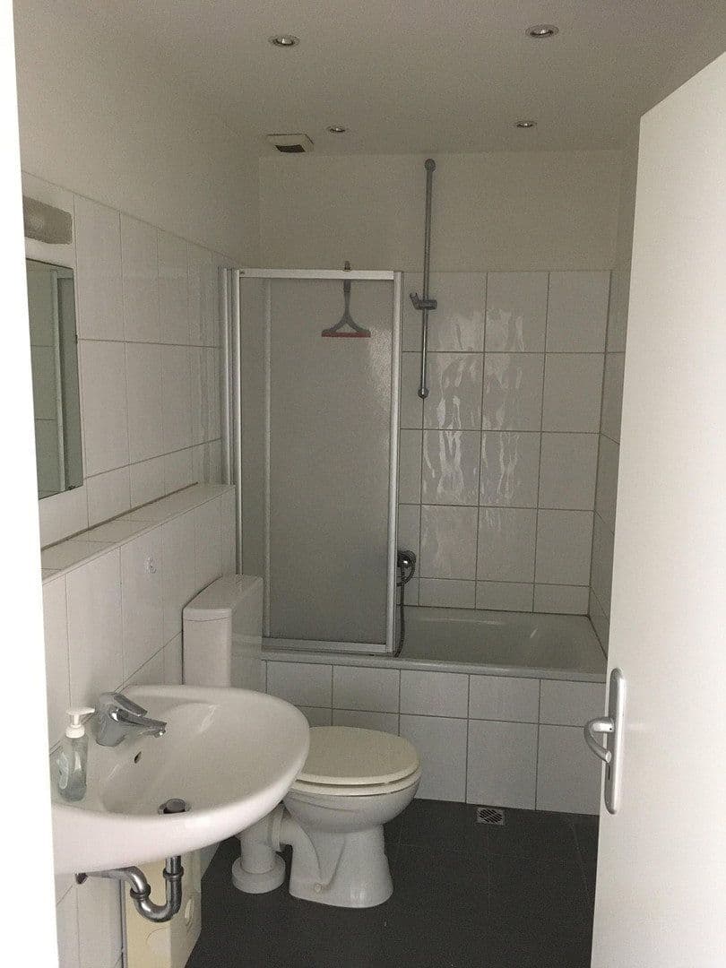 Prenájom bytu 1-izbový 45 m², Monschauer Str. 13, Düsseldorf, Severné Porýnie - Westfálsko Prenájom bytu 1-izbový 45 m², Monschauer Str. 13, Düsseldorf, Severné Porýnie - Westfálsko