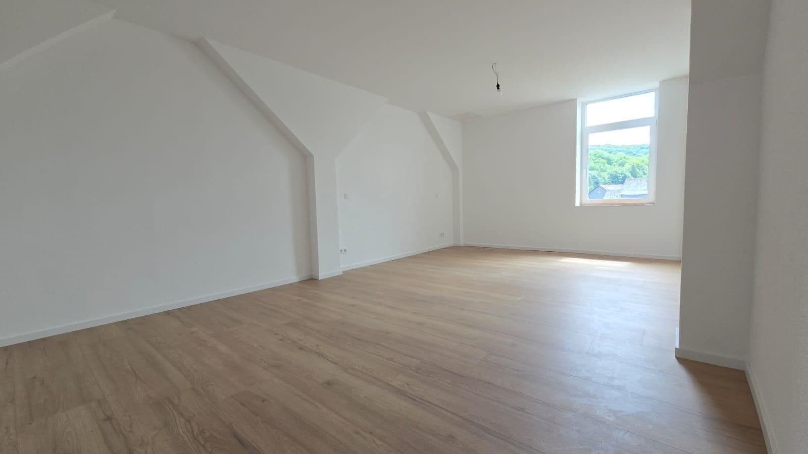 Prenájom bytu 2-izbový 70 m², Dillenburg, Hesensko Prenájom bytu 2-izbový 70 m², Dillenburg, Hesensko