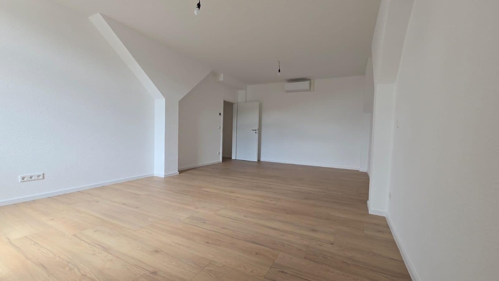 Prenájom bytu 2-izbový 70 m², Dillenburg, Hesensko Prenájom bytu 2-izbový 70 m², Dillenburg, Hesensko