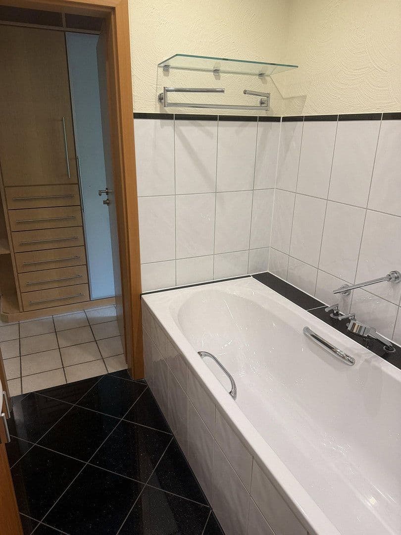 Predaj bytu 4-izbový 98 m², Am Braken 14, Wülfrath, Severné Porýnie - Westfálsko Predaj bytu 4-izbový 98 m², Am Braken 14, Wülfrath, Severné Porýnie - Westfálsko