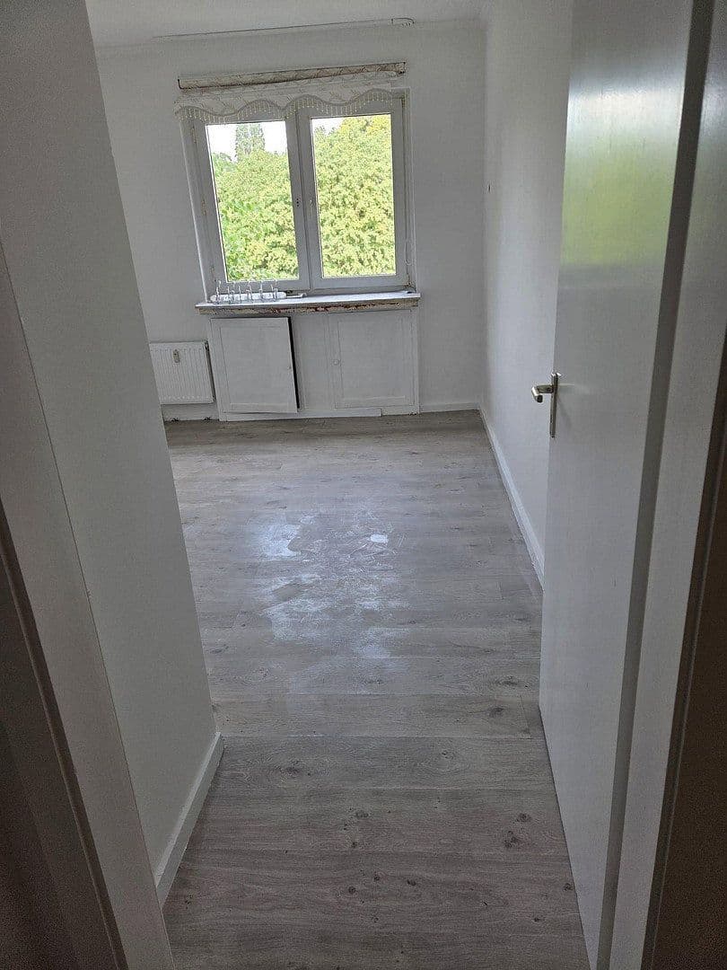 Prenájom bytu 3-izbový 89 m², Schmiedstraße 25, Oberhausen, Severné Porýnie - Westfálsko Prenájom bytu 3-izbový 89 m², Schmiedstraße 25, Oberhausen, Severné Porýnie - Westfálsko