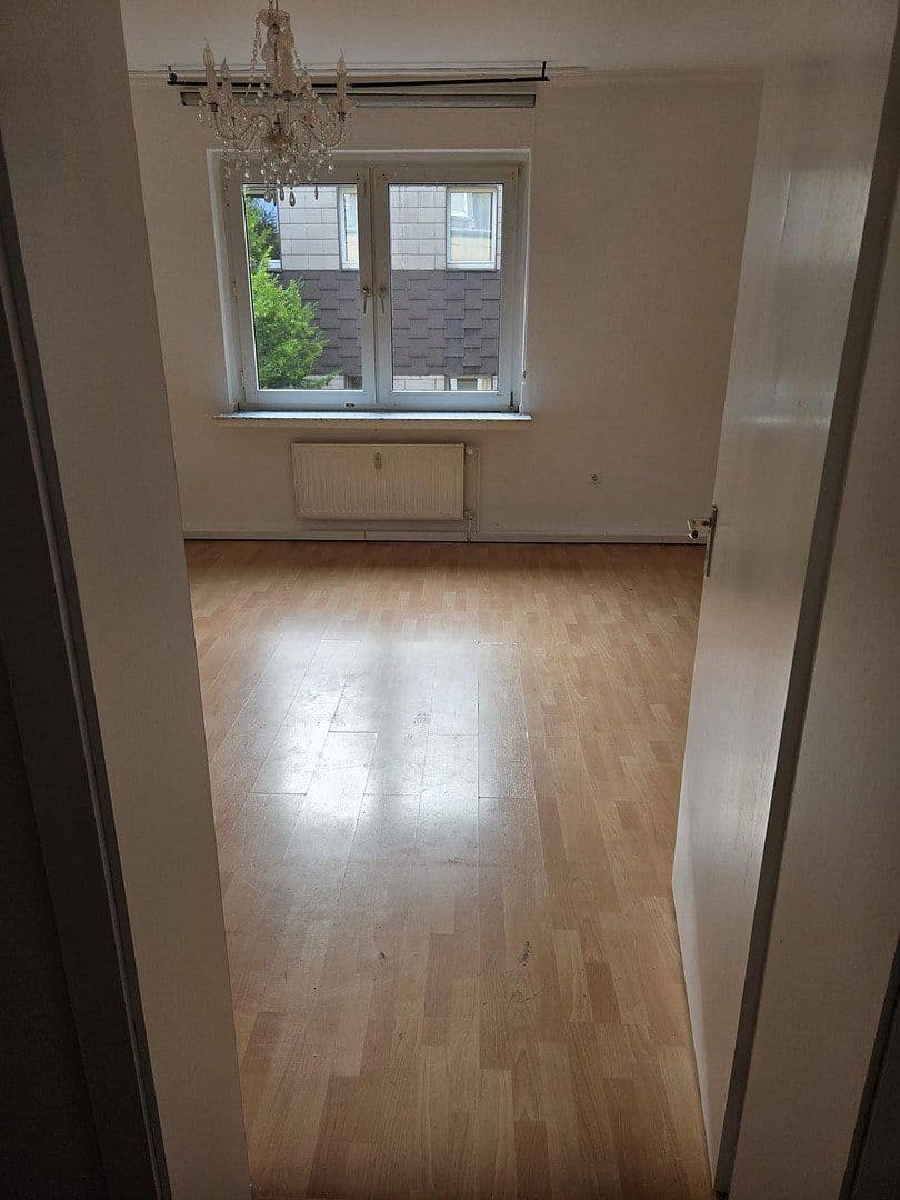 Prenájom bytu 3-izbový 89 m², Schmiedstraße 25, Oberhausen, Severné Porýnie - Westfálsko Prenájom bytu 3-izbový 89 m², Schmiedstraße 25, Oberhausen, Severné Porýnie - Westfálsko
