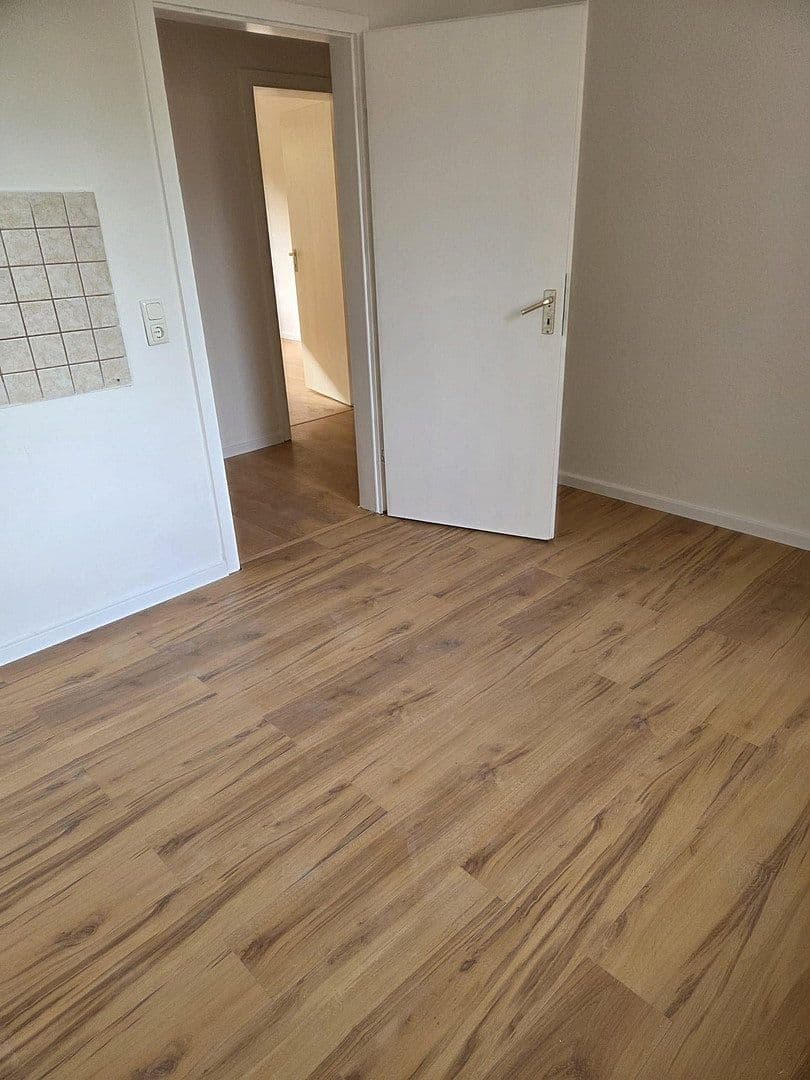Prenájom bytu 3-izbový 89 m², Schmiedstraße 25, Oberhausen, Severné Porýnie - Westfálsko Prenájom bytu 3-izbový 89 m², Schmiedstraße 25, Oberhausen, Severné Porýnie - Westfálsko