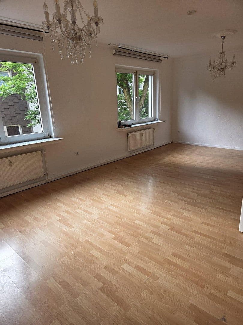 Prenájom bytu 3-izbový 89 m², Schmiedstraße 25, Oberhausen, Severné Porýnie - Westfálsko Prenájom bytu 3-izbový 89 m², Schmiedstraße 25, Oberhausen, Severné Porýnie - Westfálsko