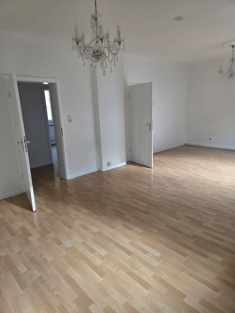 Prenájom bytu 3-izbový 89 m², Schmiedstraße 25, Oberhausen, Severné Porýnie - Westfálsko Prenájom bytu 3-izbový 89 m², Schmiedstraße 25, Oberhausen, Severné Porýnie - Westfálsko