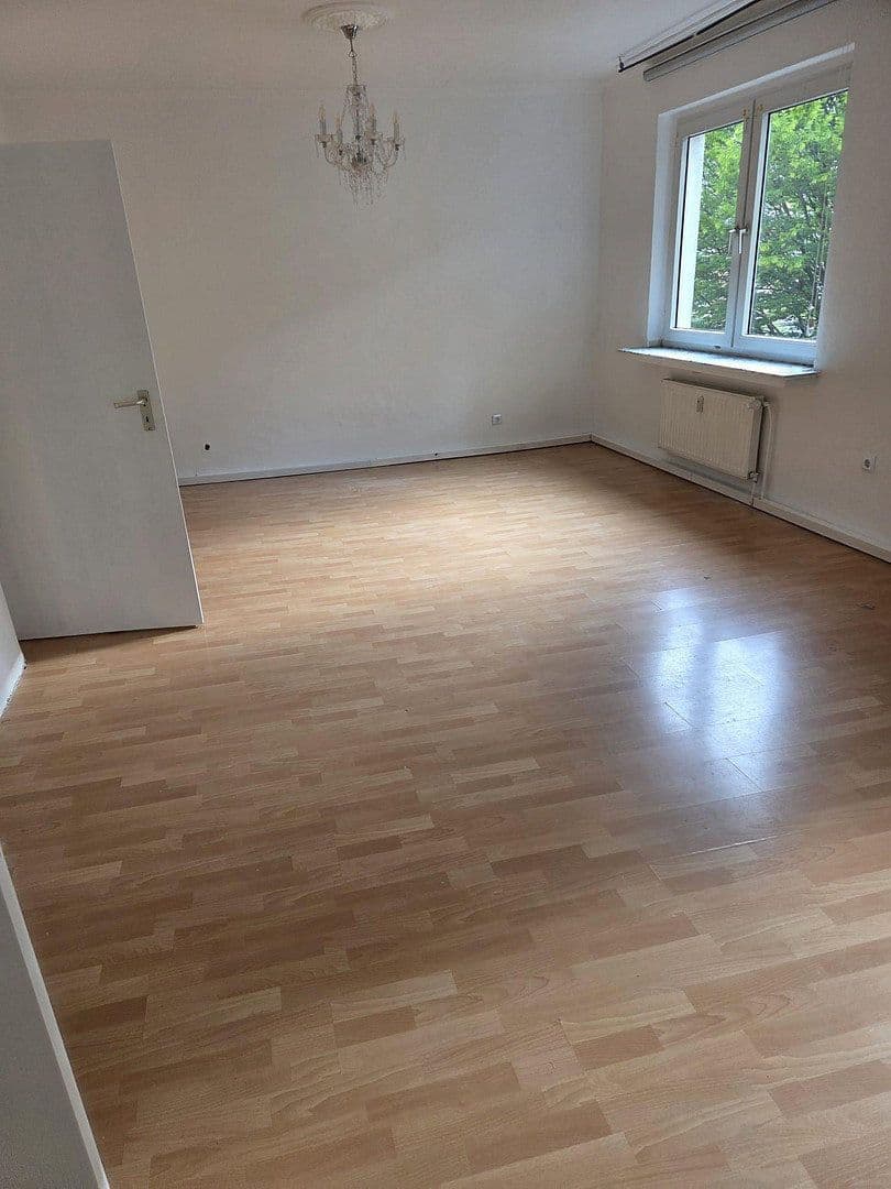 Prenájom bytu 3-izbový 89 m², Schmiedstraße 25, Oberhausen, Severné Porýnie - Westfálsko Prenájom bytu 3-izbový 89 m², Schmiedstraße 25, Oberhausen, Severné Porýnie - Westfálsko