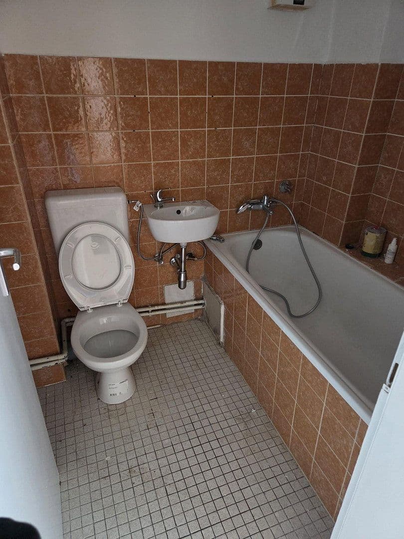 Prenájom bytu 3-izbový 89 m², Schmiedstraße 25, Oberhausen, Severné Porýnie - Westfálsko Prenájom bytu 3-izbový 89 m², Schmiedstraße 25, Oberhausen, Severné Porýnie - Westfálsko