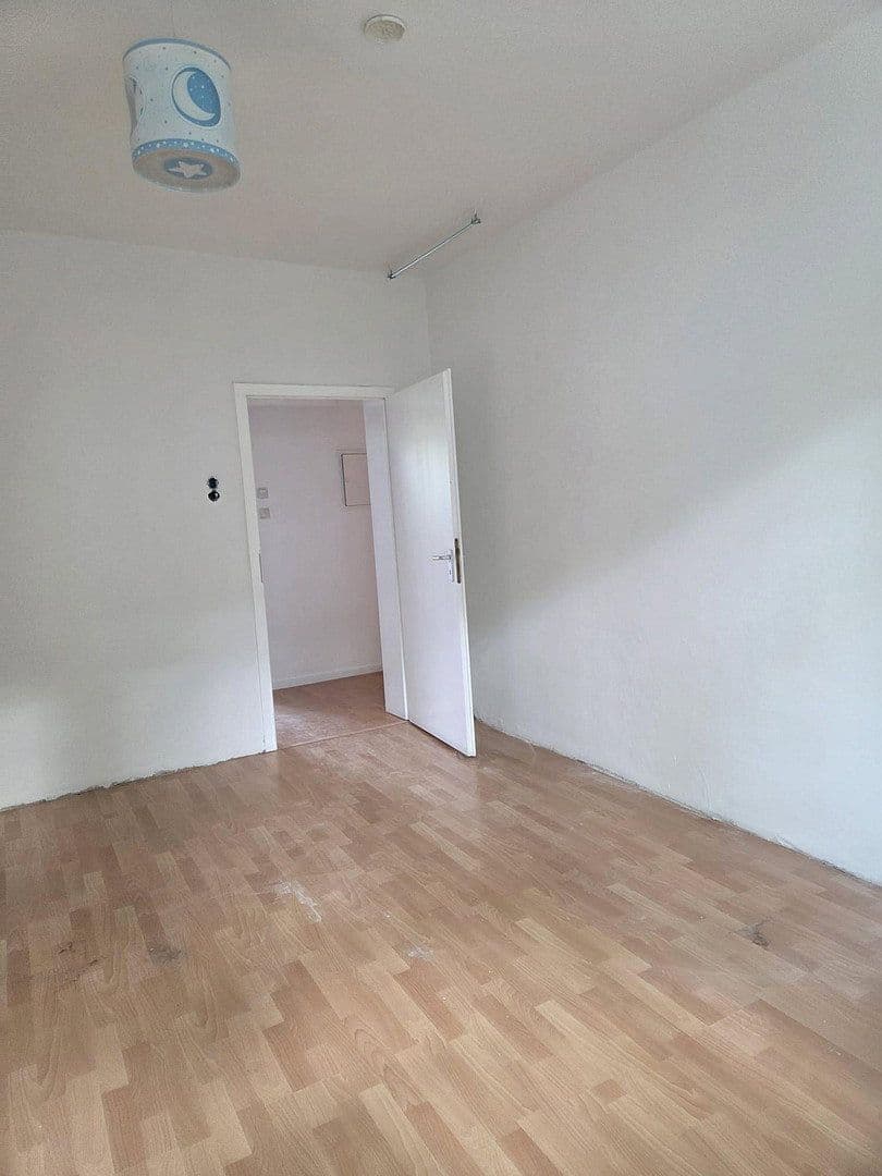 Prenájom bytu 3-izbový 89 m², Schmiedstraße 25, Oberhausen, Severné Porýnie - Westfálsko Prenájom bytu 3-izbový 89 m², Schmiedstraße 25, Oberhausen, Severné Porýnie - Westfálsko