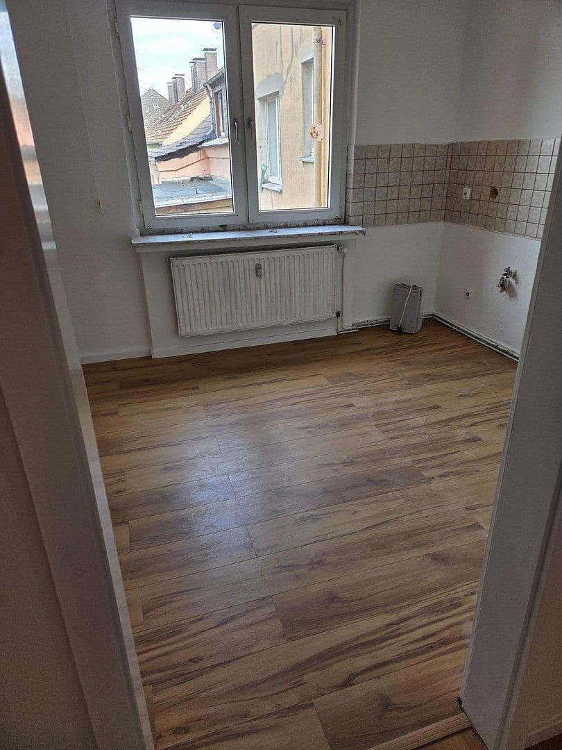 Prenájom bytu 3-izbový 89 m², Schmiedstraße 25, Oberhausen, Severné Porýnie - Westfálsko Prenájom bytu 3-izbový 89 m², Schmiedstraße 25, Oberhausen, Severné Porýnie - Westfálsko