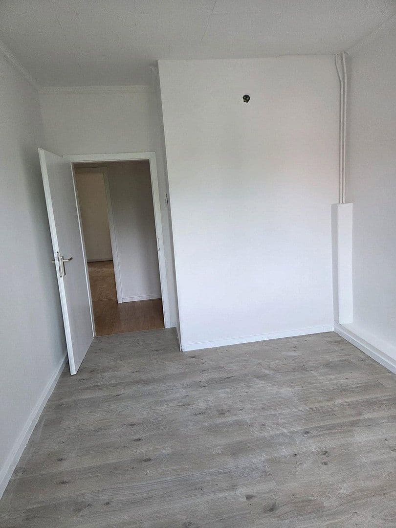 Prenájom bytu 3-izbový 89 m², Schmiedstraße 25, Oberhausen, Severné Porýnie - Westfálsko Prenájom bytu 3-izbový 89 m², Schmiedstraße 25, Oberhausen, Severné Porýnie - Westfálsko
