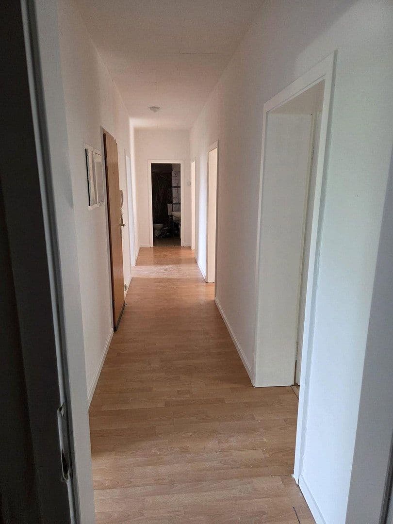 Prenájom bytu 3-izbový 89 m², Schmiedstraße 25, Oberhausen, Severné Porýnie - Westfálsko Prenájom bytu 3-izbový 89 m², Schmiedstraße 25, Oberhausen, Severné Porýnie - Westfálsko