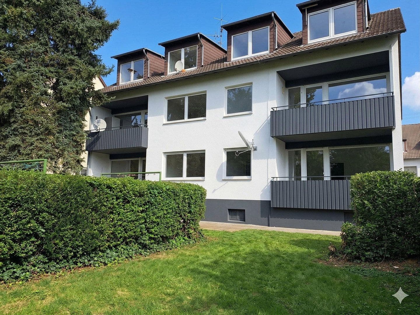 Predaj domu 469 m², pozemok 800 m², Frankfurt Zeilsheim, Hesensko Predaj domu 469 m², pozemok 800 m², Frankfurt Zeilsheim, Hesensko