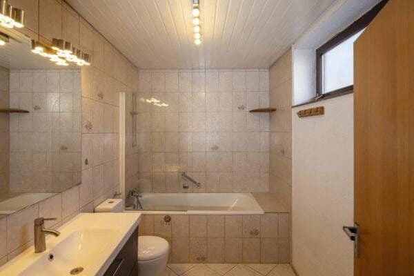 Predaj domu 260 m², pozemok 2.258 m², Gundelsheim, Bádensko-Wurttembersko Predaj domu 260 m², pozemok 2.258 m², Gundelsheim, Bádensko-Wurttembersko