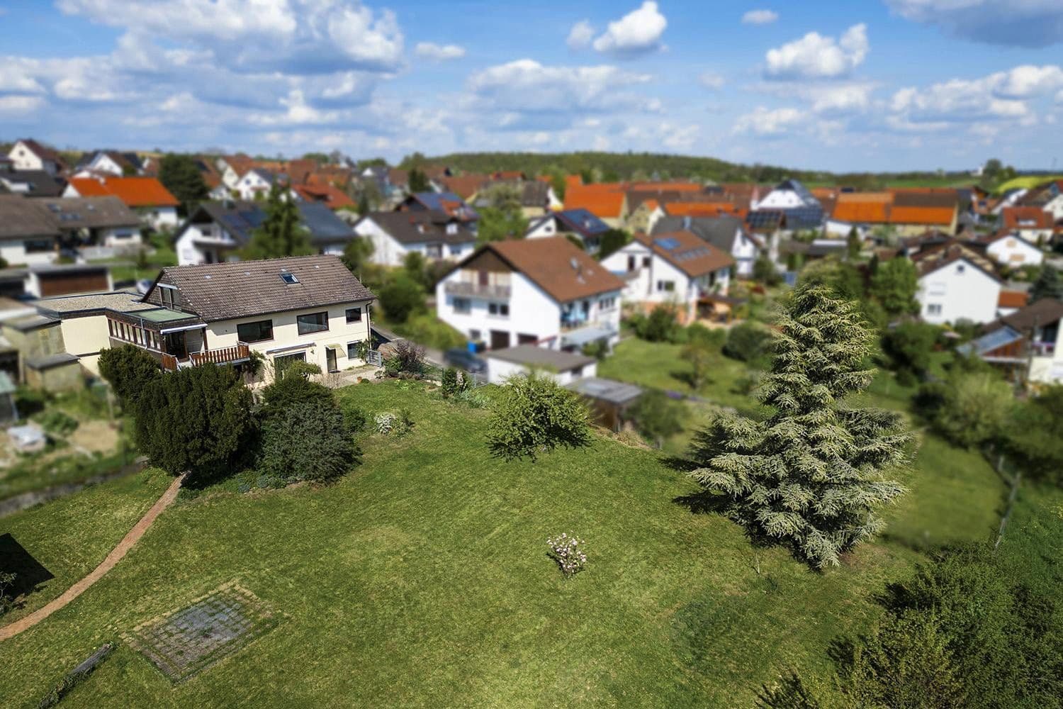 Predaj domu 260 m², pozemok 2.258 m², Gundelsheim, Bádensko-Wurttembersko Predaj domu 260 m², pozemok 2.258 m², Gundelsheim, Bádensko-Wurttembersko