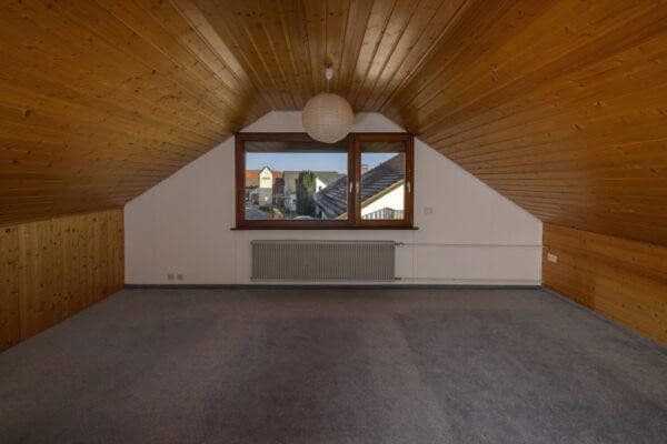 Predaj domu 260 m², pozemok 2.258 m², Gundelsheim, Bádensko-Wurttembersko Predaj domu 260 m², pozemok 2.258 m², Gundelsheim, Bádensko-Wurttembersko