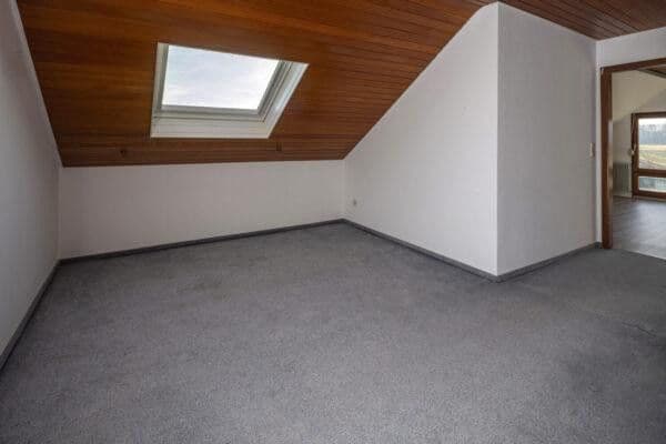 Predaj domu 260 m², pozemok 2.258 m², Gundelsheim, Bádensko-Wurttembersko Predaj domu 260 m², pozemok 2.258 m², Gundelsheim, Bádensko-Wurttembersko