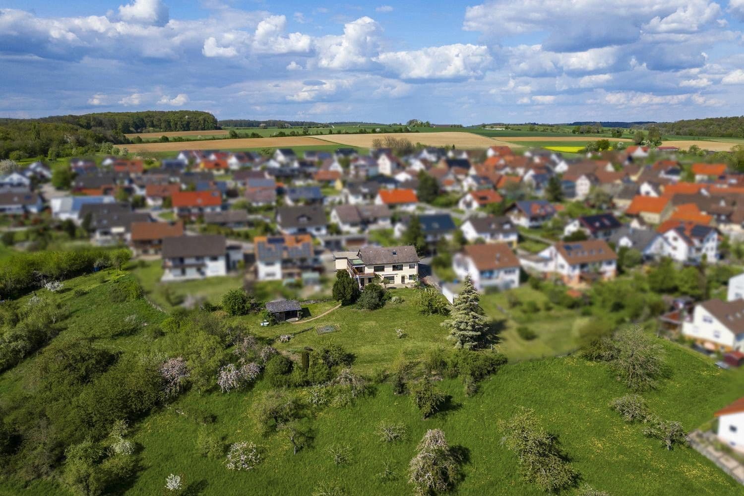 Predaj domu 260 m², pozemok 2.258 m², Gundelsheim, Bádensko-Wurttembersko Predaj domu 260 m², pozemok 2.258 m², Gundelsheim, Bádensko-Wurttembersko