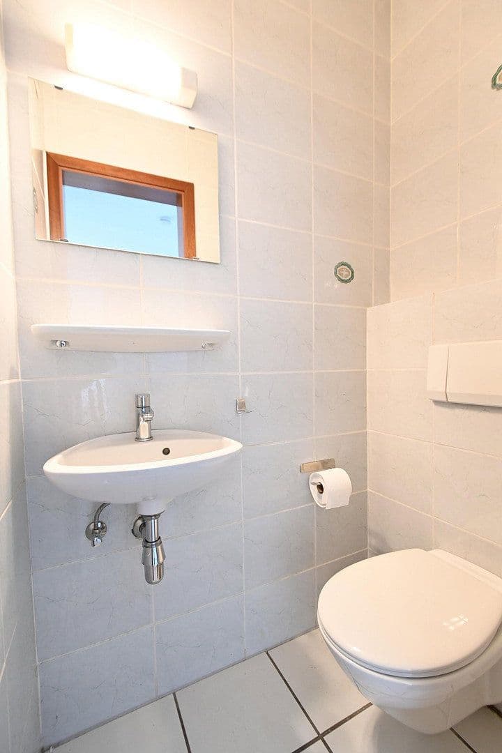 Prenájom bytu 3-izbový 110 m², Frankfurter Str. 214, Köln, Severné Porýnie - Westfálsko Prenájom bytu 3-izbový 110 m², Frankfurter Str. 214, Köln, Severné Porýnie - Westfálsko
