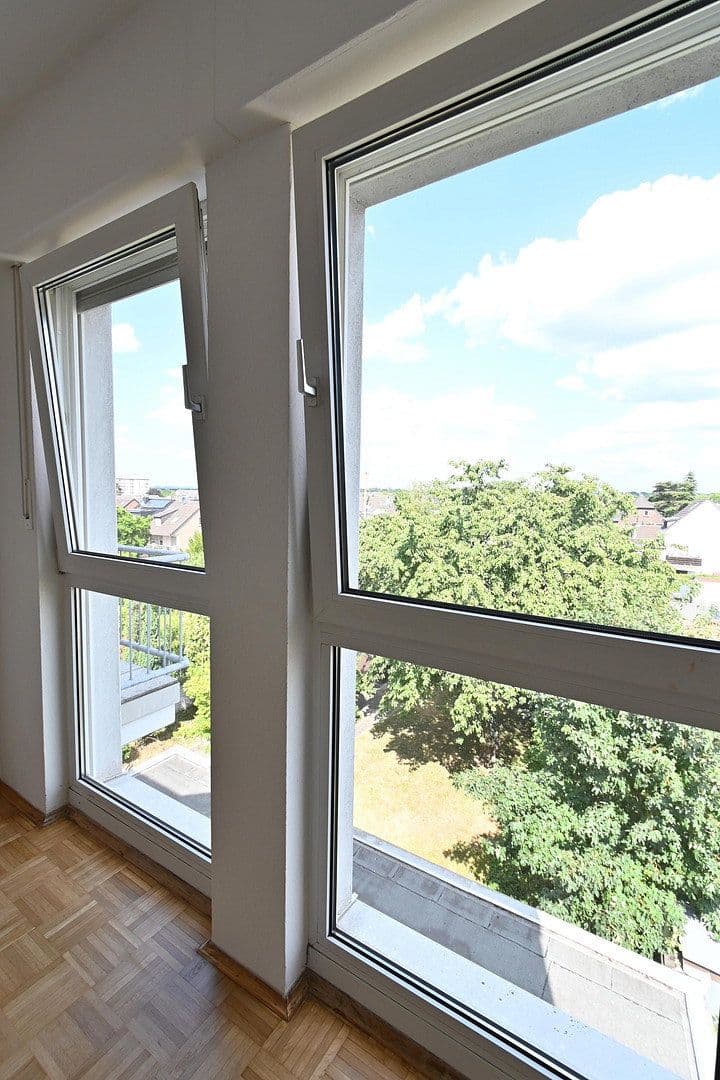 Prenájom bytu 3-izbový 110 m², Frankfurter Str. 214, Köln, Severné Porýnie - Westfálsko Prenájom bytu 3-izbový 110 m², Frankfurter Str. 214, Köln, Severné Porýnie - Westfálsko