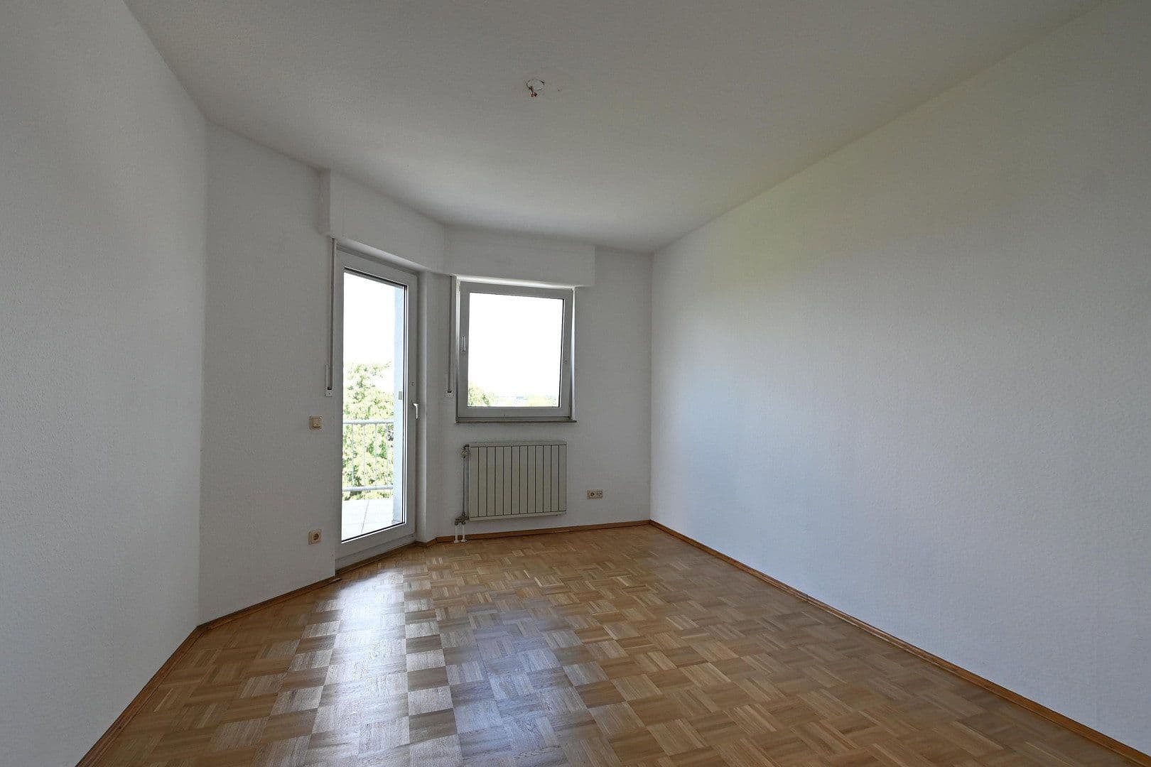 Prenájom bytu 3-izbový 110 m², Frankfurter Str. 214, Köln, Severné Porýnie - Westfálsko Prenájom bytu 3-izbový 110 m², Frankfurter Str. 214, Köln, Severné Porýnie - Westfálsko