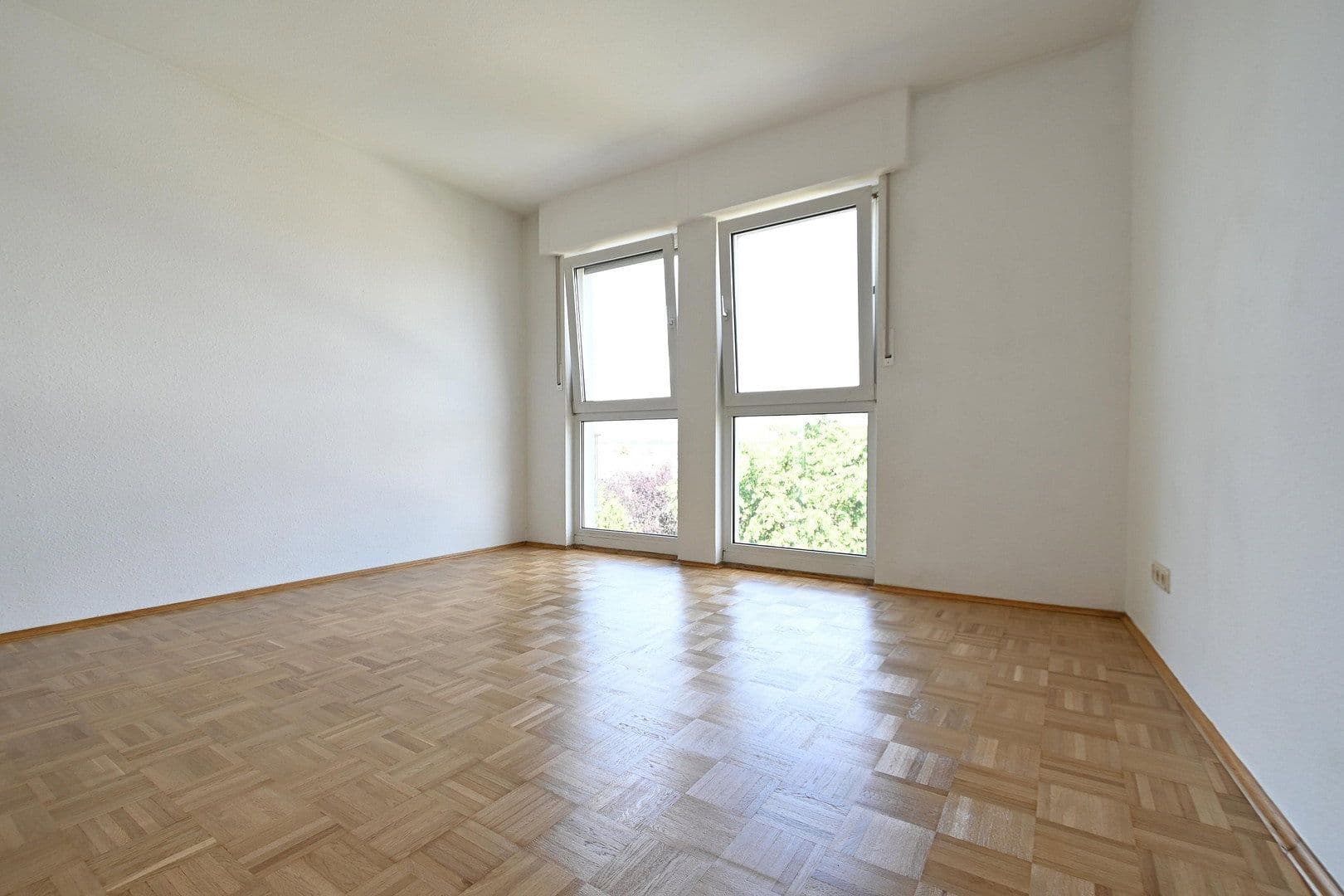 Prenájom bytu 3-izbový 110 m², Frankfurter Str. 214, Köln, Severné Porýnie - Westfálsko Prenájom bytu 3-izbový 110 m², Frankfurter Str. 214, Köln, Severné Porýnie - Westfálsko