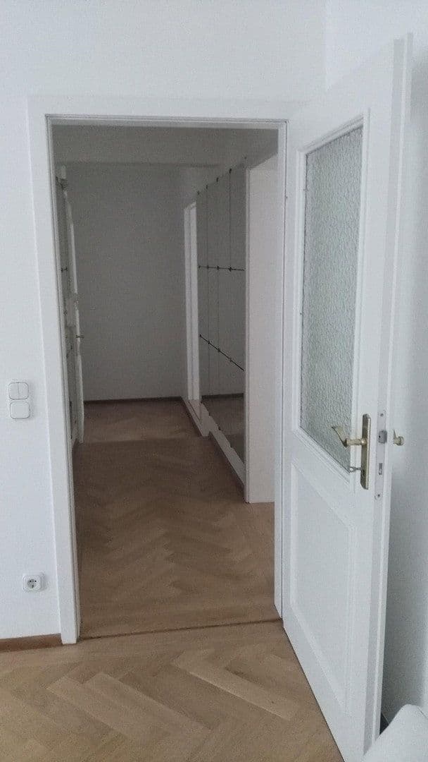 Prenájom bytu 3-izbový 73 m², München, Bavorsko Prenájom bytu 3-izbový 73 m², München, Bavorsko