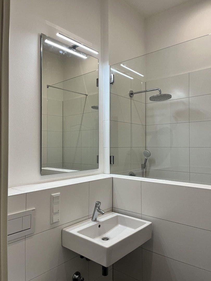 Prenájom bytu 3-izbový 114 m², Frankfurt am Main, Hesensko Prenájom bytu 3-izbový 114 m², Frankfurt am Main, Hesensko