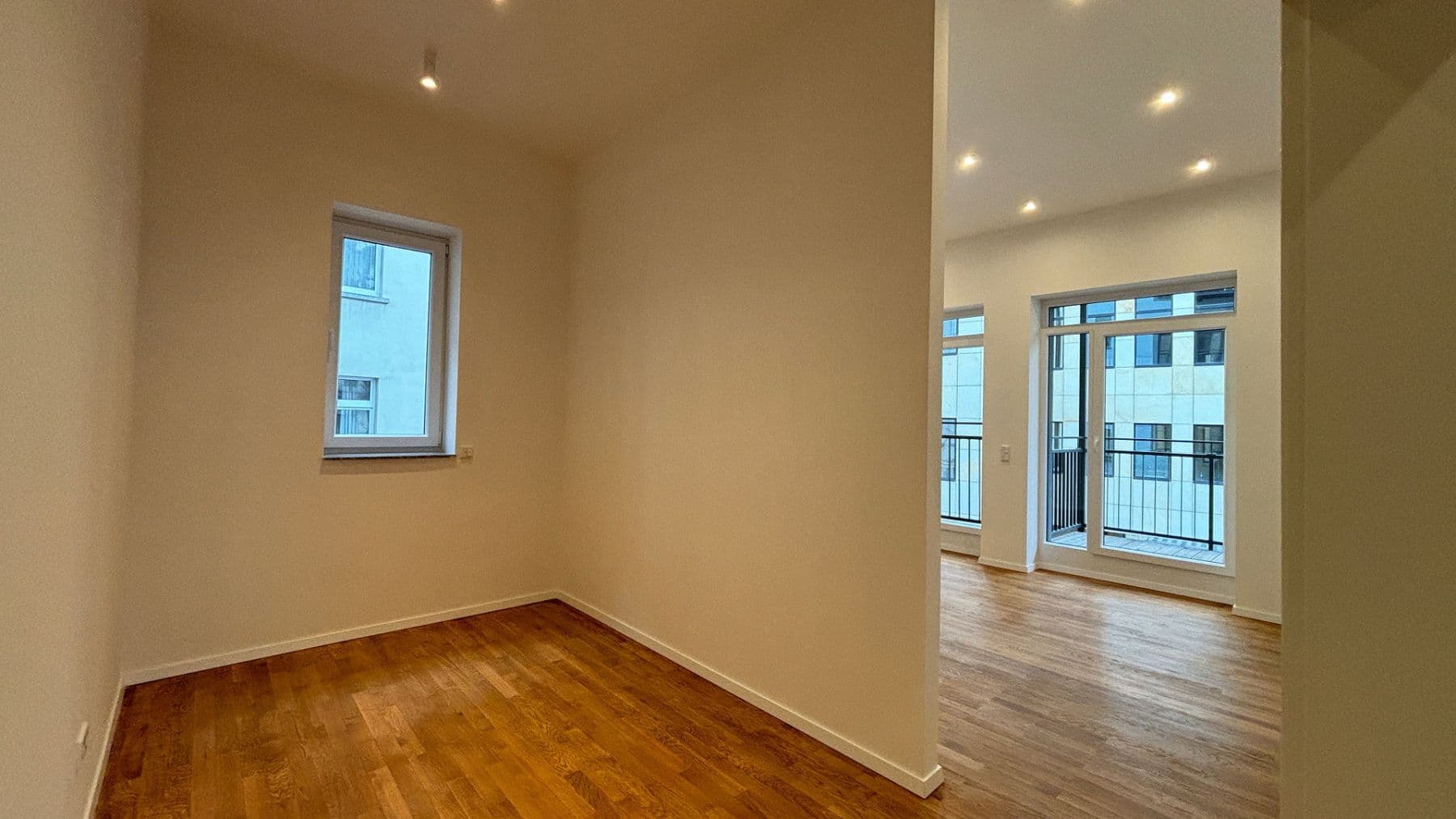Prenájom bytu 3-izbový 114 m², Frankfurt am Main, Hesensko Prenájom bytu 3-izbový 114 m², Frankfurt am Main, Hesensko