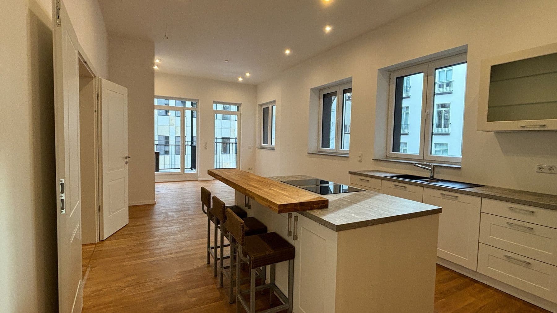 Prenájom bytu 3-izbový 114 m², Frankfurt am Main, Hesensko Prenájom bytu 3-izbový 114 m², Frankfurt am Main, Hesensko