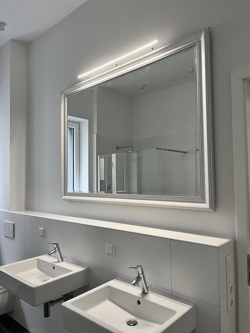 Prenájom bytu 3-izbový 114 m², Frankfurt am Main, Hesensko Prenájom bytu 3-izbový 114 m², Frankfurt am Main, Hesensko