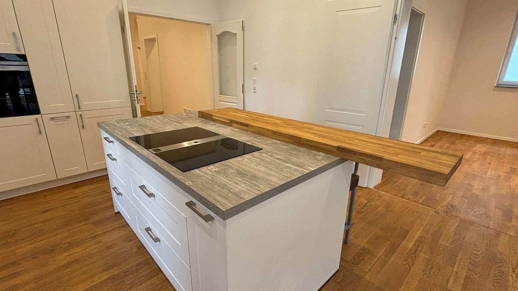 Prenájom bytu 3-izbový 114 m², Frankfurt am Main, Hesensko Prenájom bytu 3-izbový 114 m², Frankfurt am Main, Hesensko